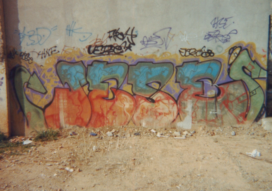 Graffiti de Jese 1991 a les cotxeres de Trinitat Nova